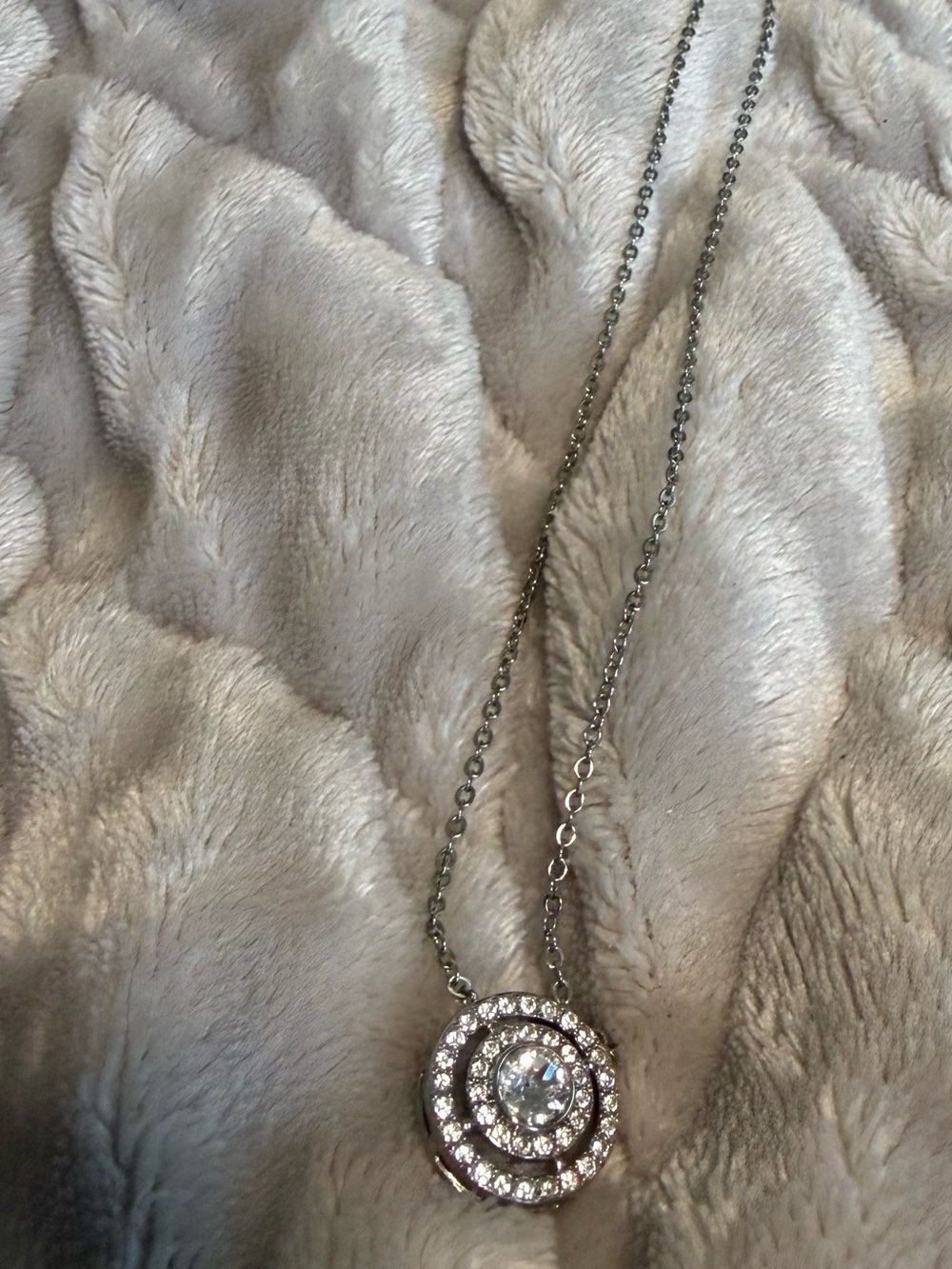 💎 Crystal Double-Halo Pendant Necklace